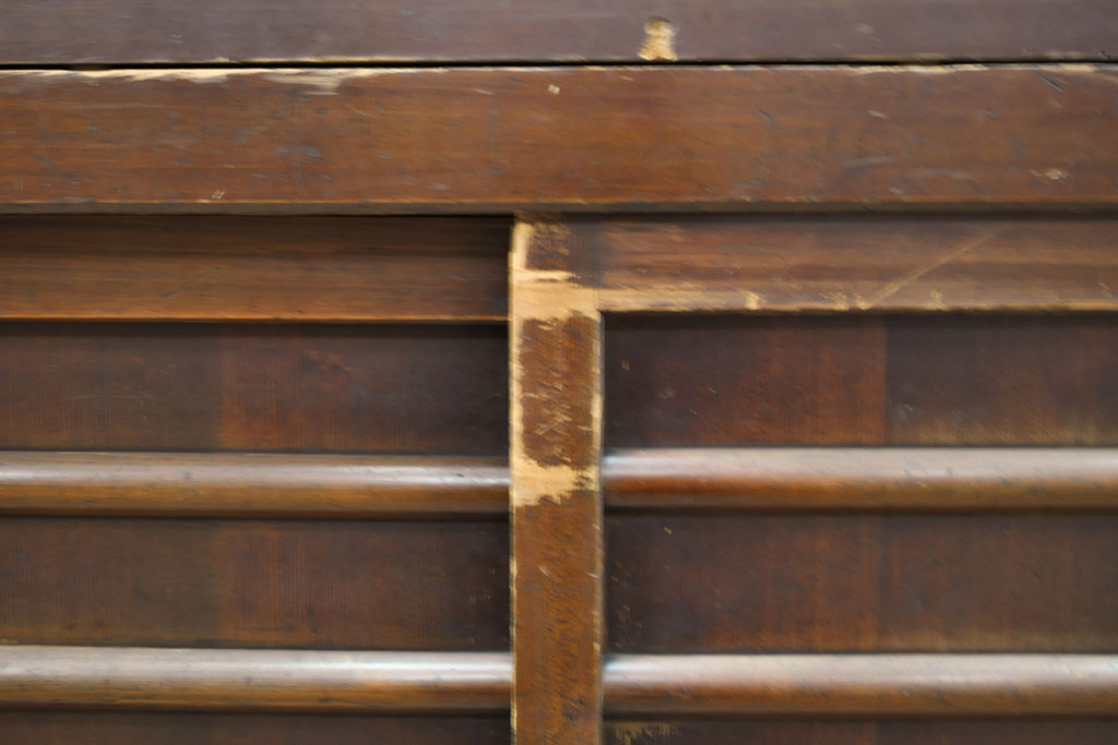 和製アンティーク　前面ヒノキ材・一部ケヤキ材　丁寧な作り込みが魅力的な四尺水屋箪笥(重ね箪笥、収納棚、戸棚、食器棚)(R-050538)