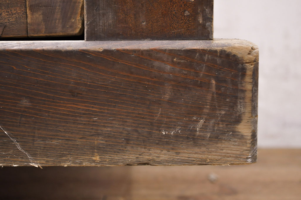 和製アンティーク　前面ヒノキ材・一部ケヤキ材　丁寧な作り込みが魅力的な水屋箪笥・下段(収納棚、戸棚、食器棚)(R-050540)