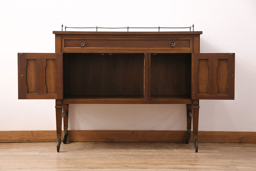 中古　アメリカ製　DREXEL HERITAGE(ドレクセルヘリテイジ)　Triune(トライユン)　キャスター付きサービス台(サーバー、キャビネット、作業台、収納棚)(R-050578)