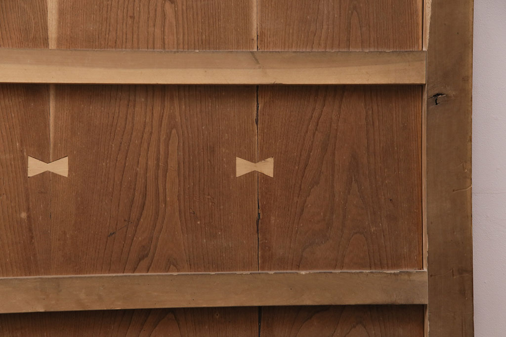 アンティーク建具　明治大正期　框ヒノキ材　ケヤキ材　虎の意匠が施された立派な金具が目を引く蔵戸(玄関戸、引き戸、建具)(R-050584)