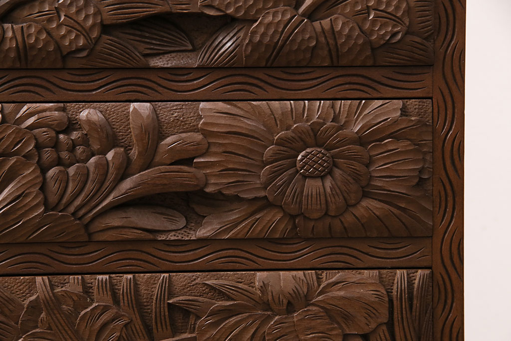 中古　伝統工芸　日光彫り　華やかな花の意匠が目を惹く小引き出し(小物収納、卓上収納)(R-050619)
