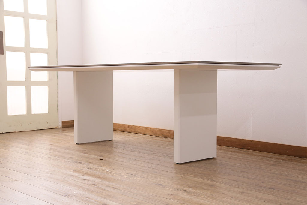 中古　展示品　極美品　arflex(アルフレックス)　AFFOGATO(アフォガード)　白を基調とした空間にマッチするダイニングテーブル(6人掛け、4人掛け)(定価約48万円)(R-050625)