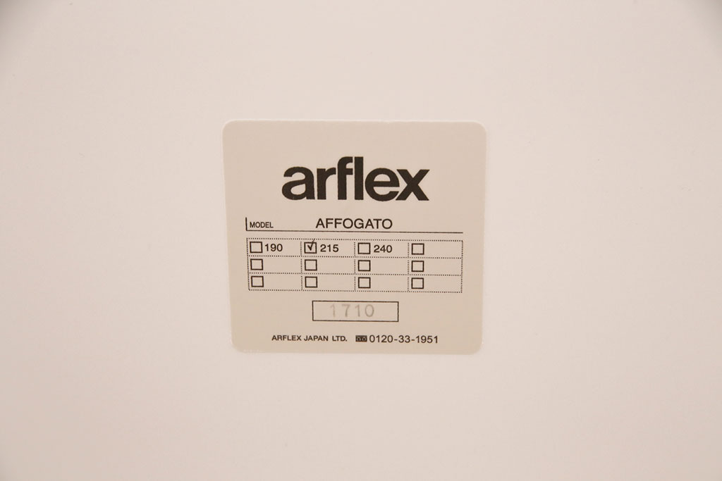 中古　展示品　極美品　arflex(アルフレックス)　AFFOGATO(アフォガード)　白を基調とした空間にマッチするダイニングテーブル(6人掛け、4人掛け)(定価約48万円)(R-050625)