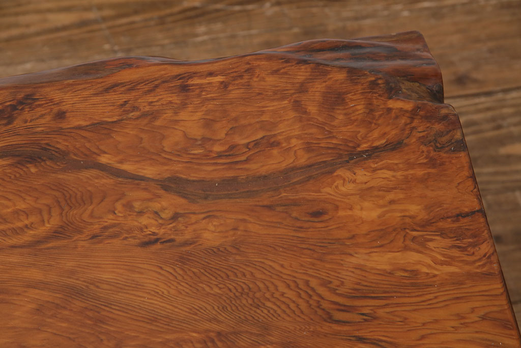 中古　超激レア品　瘤杢(こぶもく)　推定樹齢2000年以上の屋久杉を贅沢に使用!迫力ある杢目が魅力的な一枚板の座卓(センターテーブル、ローテーブル)(定価約1200万円)(R-050641)