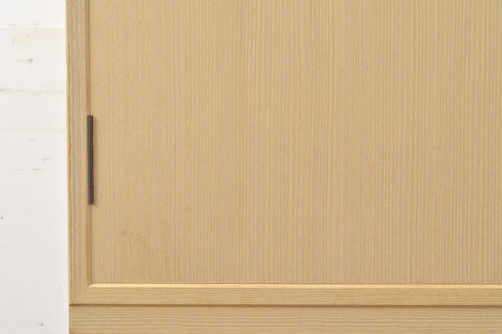 中古　衣装盆付き　上品なデザインの飾り金具がアクセントになっている会津桐の総桐箪笥(着物箪笥、衣装箪笥、桐たんす)(並厚、四方丸、桐たんす)(R-050650)