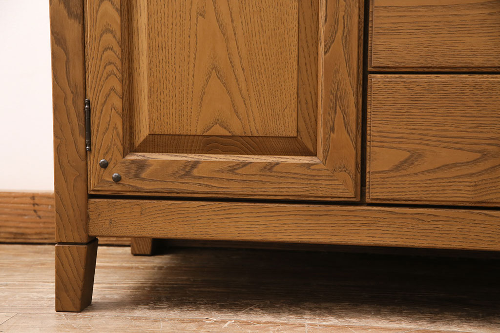 中古　ブランド家具「頑固おやじ」　栗材　木の温もりあふれるサイドボード(収納棚、戸棚、キャビネット)(R-050663)