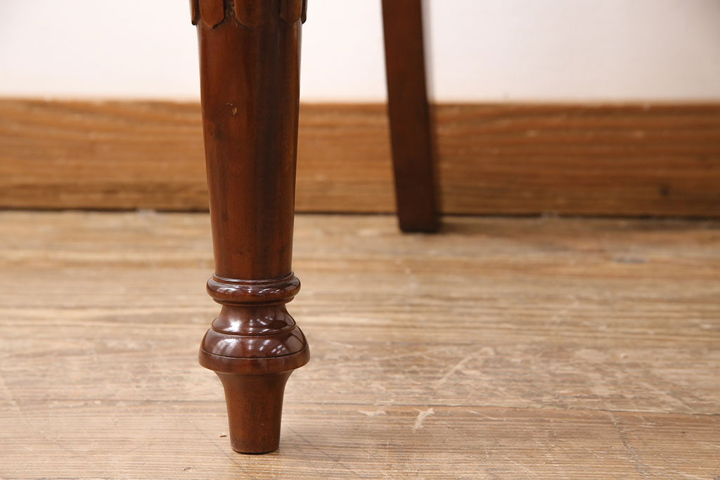 中古　ベルギー輸入家具　マホガニー材の艶のある木肌が気品を漂わせるダイニングチェア(イス)(R-050674)