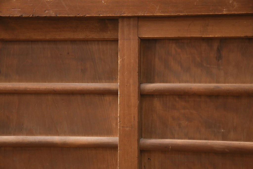 和製アンティーク　前面ヒノキ材　コンパクトなサイズが嬉しい!趣ある和の空間作りにおすすめの3尺水屋箪笥(重ね箪笥、食器棚、収納棚、キャビネット)(R-050684)