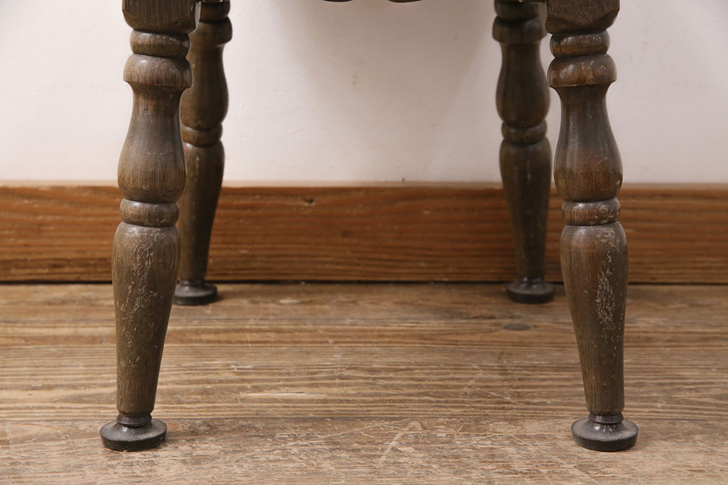 和製ヴィンテージ　神戸洋家具　ナラ材　ペイント仕上げ限定　彫り彫刻が華やかな雰囲気を演出するドレッサー&チェアセット(鏡台、ミラー、ビンテージ)(R-050694)