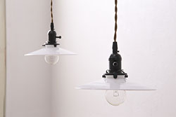アンティーク照明　シンプルデザインが取り入れやすい、平笠シェードのペンダントライト2個セット(吊り下げ照明、天井照明、シェード、電傘)(R-050701)