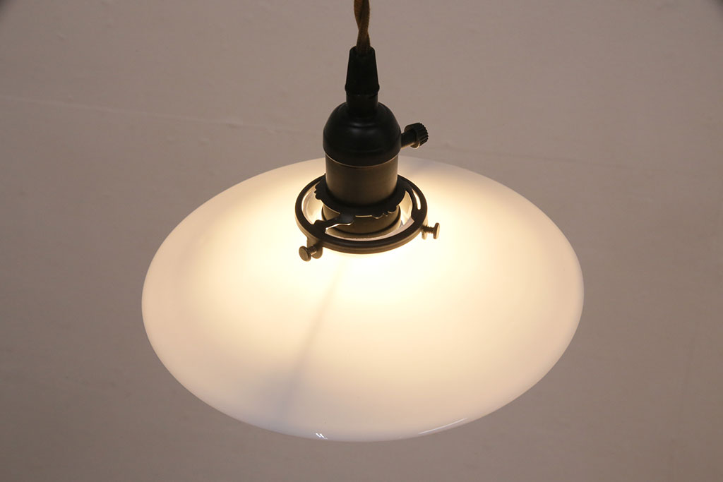 アンティーク照明　シンプルデザインが取り入れやすい、平笠シェードのペンダントライト2個セット(吊り下げ照明、天井照明、シェード、電傘)(R-050702)