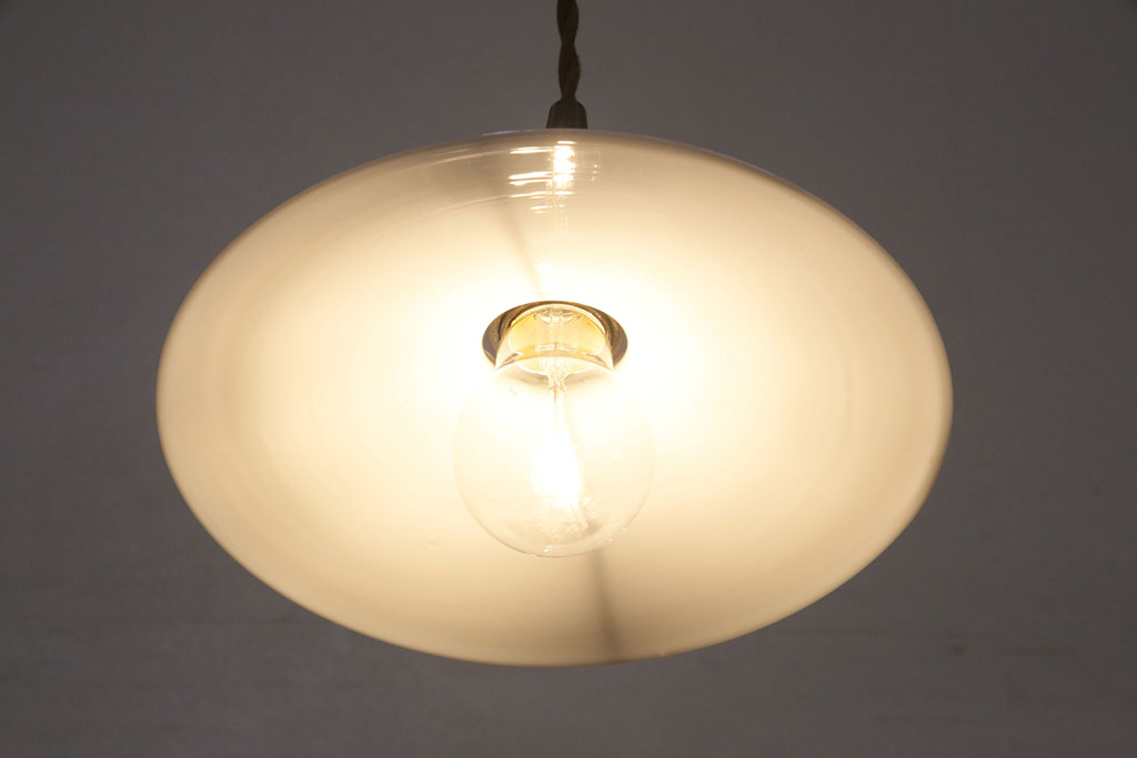 アンティーク照明　シンプルデザインが取り入れやすい、平笠シェードのペンダントライト2個セット(吊り下げ照明、天井照明、シェード、電傘)(R-050702)