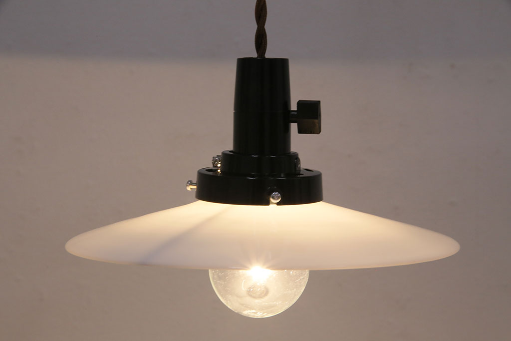 アンティーク照明　和製アンティーク　どこか懐かしさが漂う平笠シェードのペンダントライト2個セット(吊り下げ照明、天井照明、シェード、電傘)(R-050705)