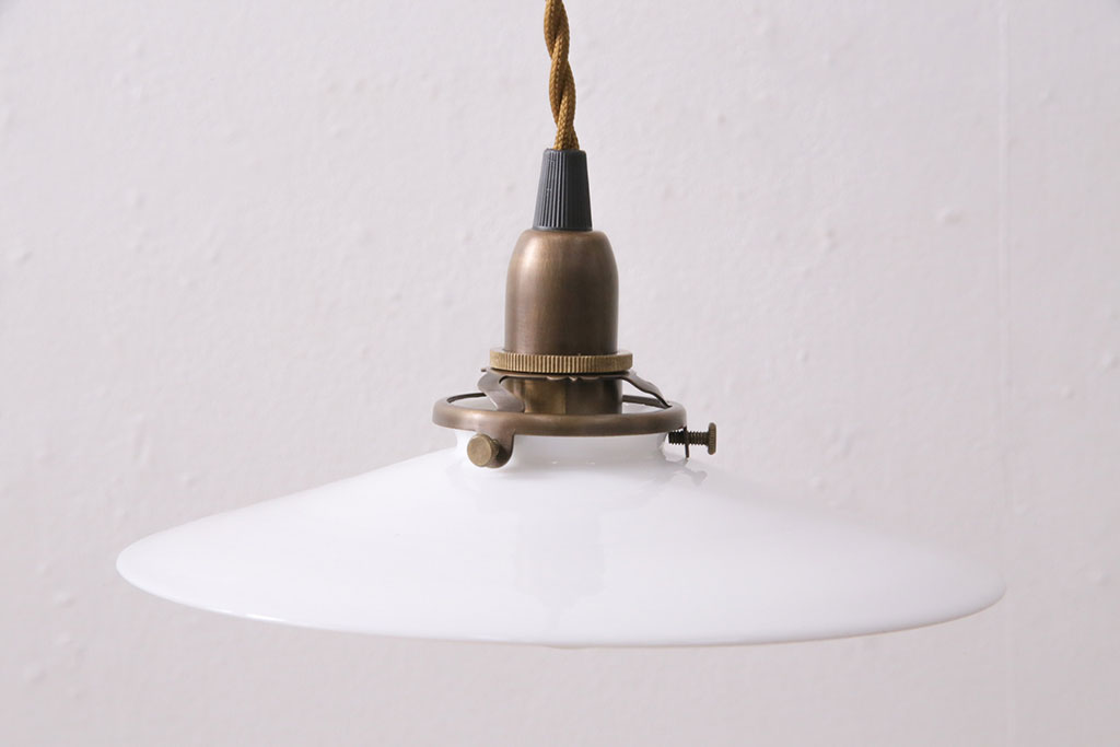 アンティーク照明　昭和レトロな趣が魅力的な平笠シェードのペンダントライト2個セット(吊り下げ照明、天井照明、シェード、電傘)(R-050706)