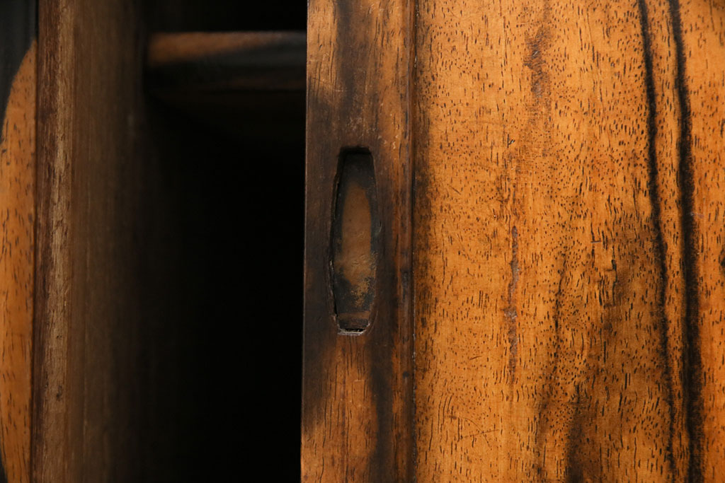 和製アンティーク　黒柿材の独特な杢目が目を引く茶箪笥(収納棚、戸棚、キャビネット)(R-050716)