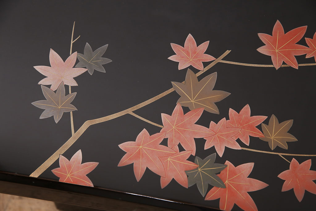 中古　山本幸三郎作　輪島塗　ガラス天板付き　紅葉と桜の図　和の情緒あふれる座卓(ローテーブル)(R-050753)