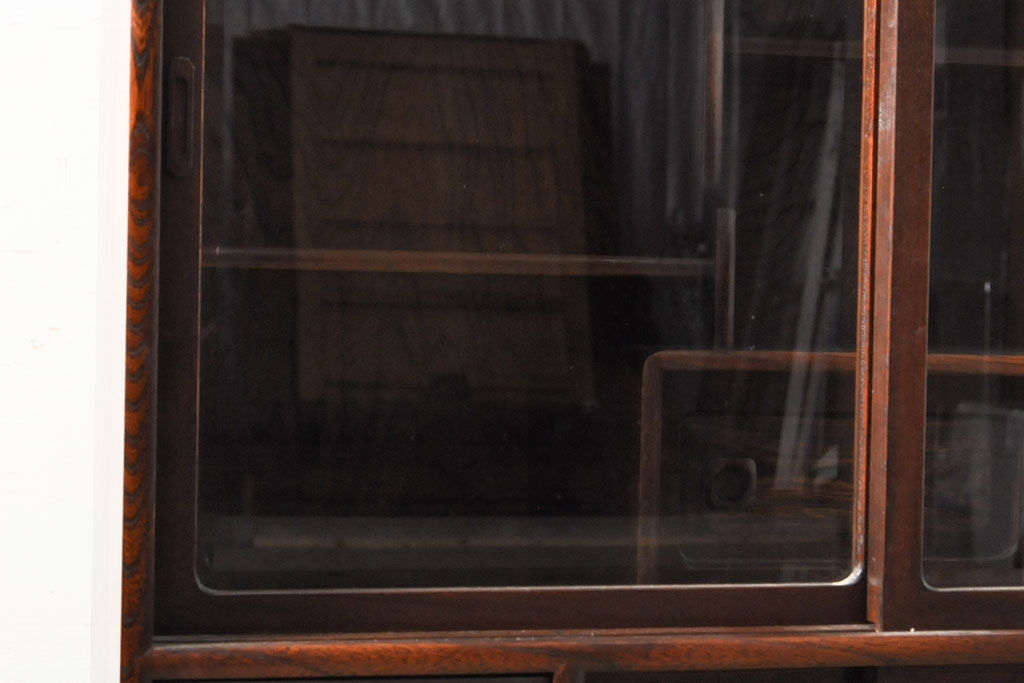 中古　美品　工芸家具　ケヤキ材　漆塗り　しっとりとした佇まいの上品な茶箪笥(定価37万円)(飾り棚、収納棚)(R-050766)