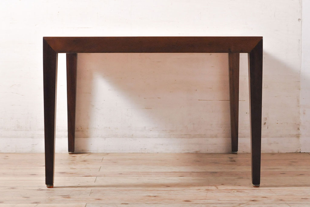 イギリスヴィンテージ　チーク材　コンパクトなサイズが嬉しい、正方形のセンターテーブル(ローテーブル、サイドテーブル、ビンテージ)(R-050777)