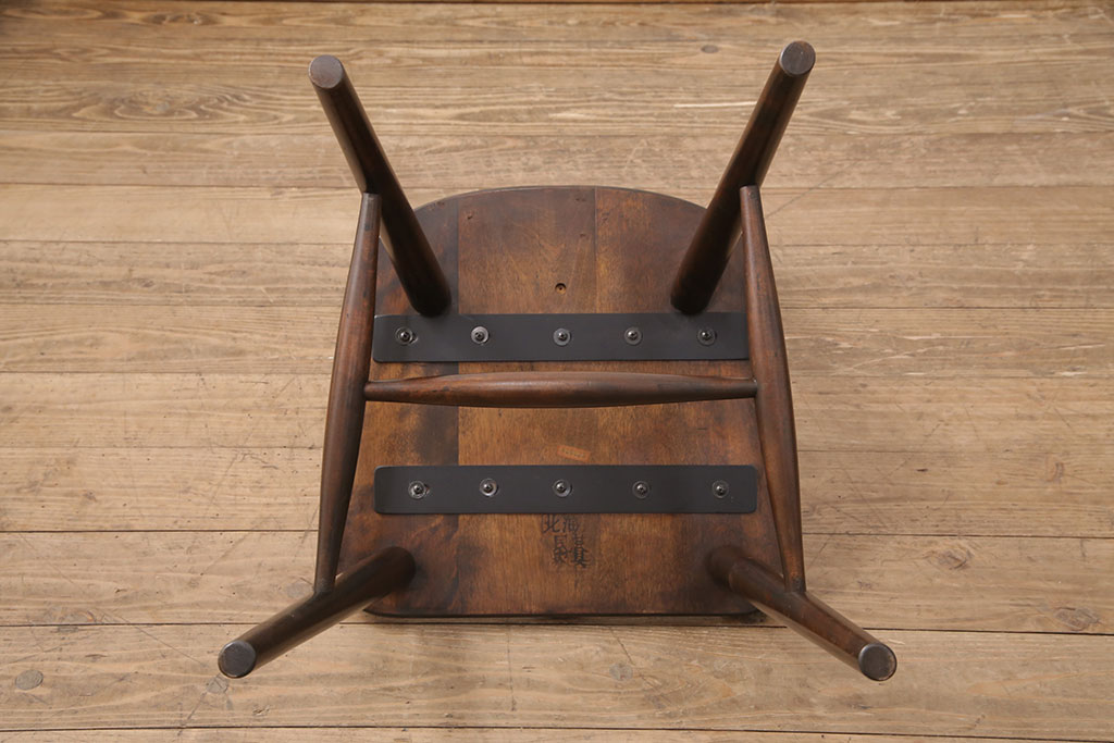 中古　北海道民芸家具　シンプルなデザインが取り入れやすいダイニングチェア(ウィンザーチェア、板座チェア、椅子、ウインザーチェア)(R-050791)