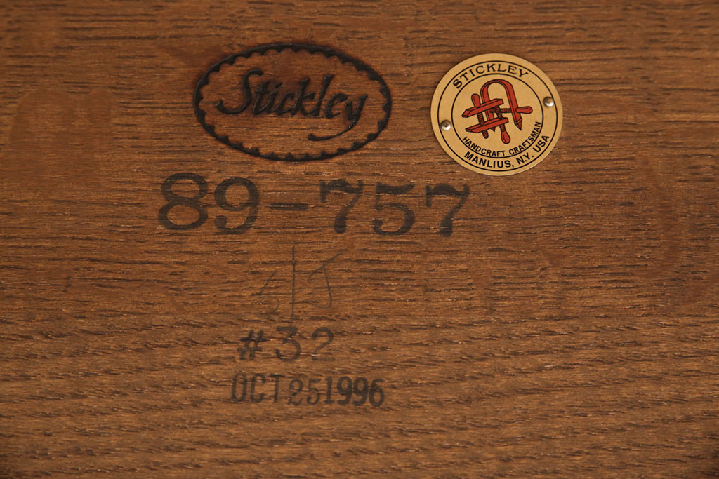 中古　Stickley(スティックレー)　オーク材　直線的なデザインが格調高い雰囲気を演出するセンターテーブル(リビングテーブル、コーヒーテーブル)(定価約48万円)(R-050841)