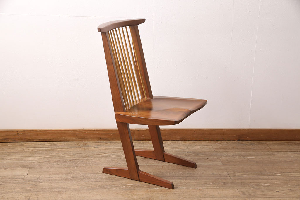 中古　ジョージナカシマ　コノイドチェア　すっきりとしたスタイリッシュな佇まいのダイニングチェア(ジョージ・ナカシマ、イス、椅子)(R-050850)