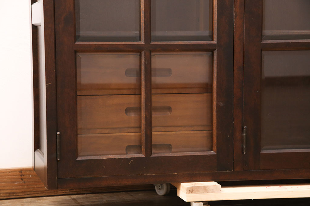 中古　北海道民芸家具　脚または台輪を付けてリメイク!様々な使い方ができるサイドボード(キャビネット、ブックケース、本箱、収納棚、食器棚)(R-050863)