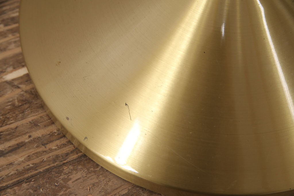 中古　yamagiwa(ヤマギワ)　オーク材と真鍮色を組み合わせたスタンドがスタイリッシュな雰囲気を醸しだすフロアスタンドライト(フロア照明)(R-050874)