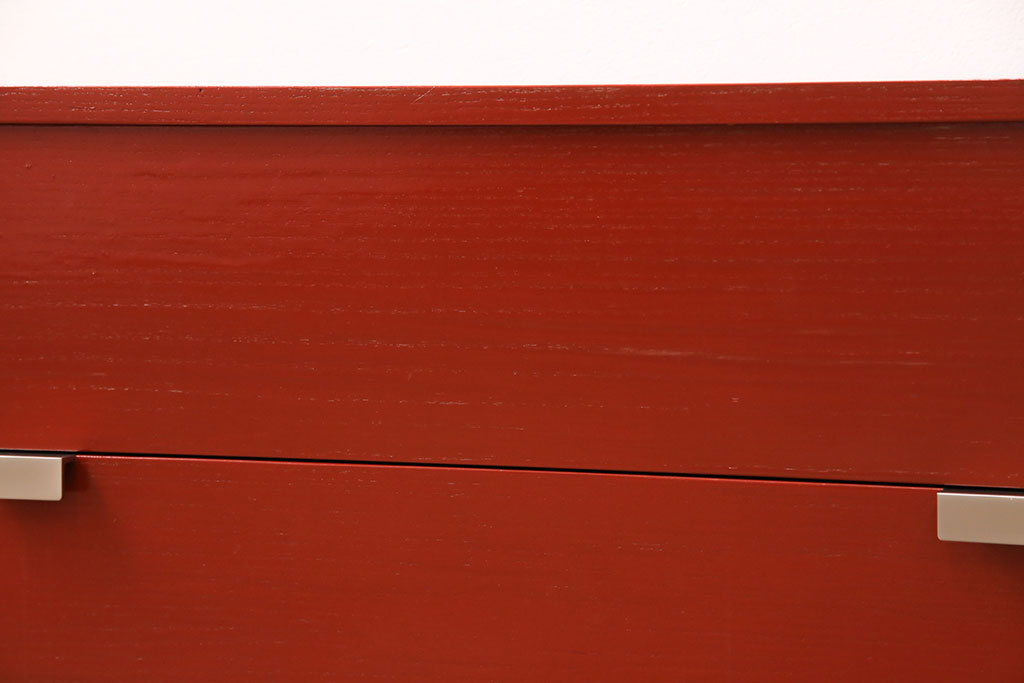 【オーダー注文・受注生産商品】赤いカシュー塗りが印象的!お部屋に華やぎを添える置型仏壇です。スペースを有効活用して扉を須弥壇に。和室や和モダンなリビングにも合います。お客様のご希望に合わせたオーダーも可能。大切な家族のために次世代につなぐ、ラフジュ工房オリジナルのお仏壇(小型仏壇、手作り仏壇)(R-050887)