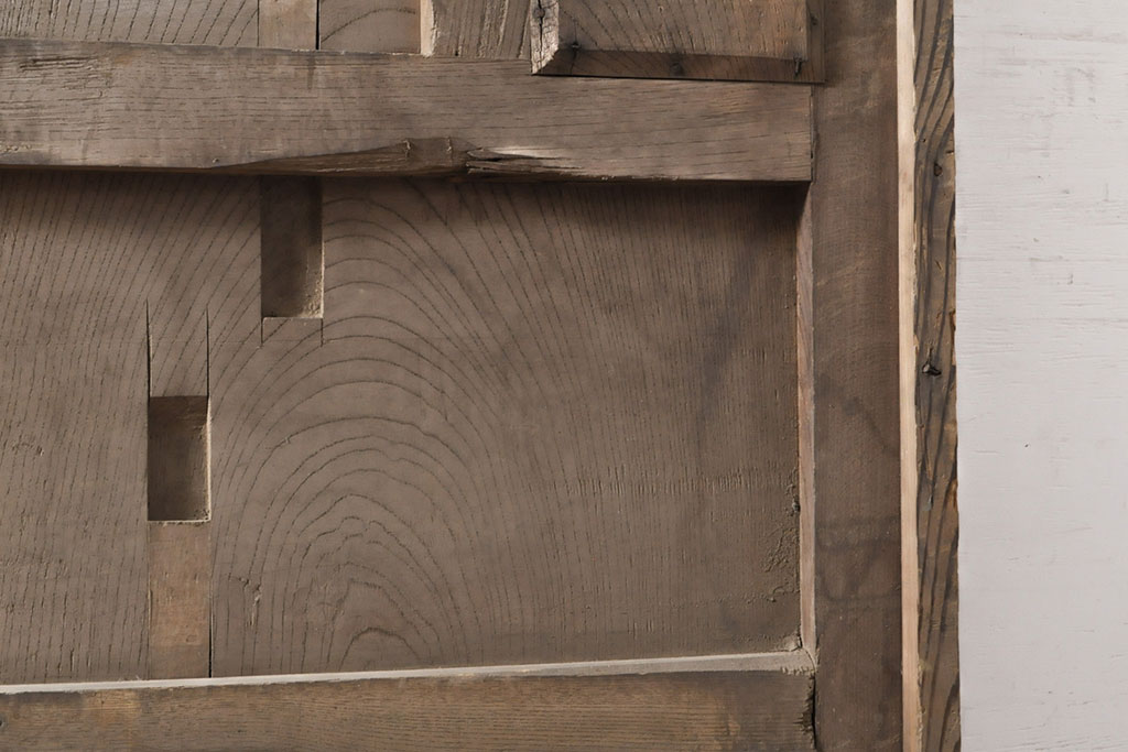 和製アンティーク　総ケヤキ材　上手物!重厚感のある厚みと堅牢な佇まいが魅力の格子蔵戸(建具、引き戸、玄関戸)(R-050899)