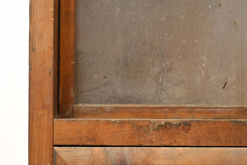 和製アンティーク　ヒノキ材　人気の薄型!ぽこっとした引き出しが可愛らしいガラス戸棚(収納棚、サイドボード、キャビネット)(R-050946)