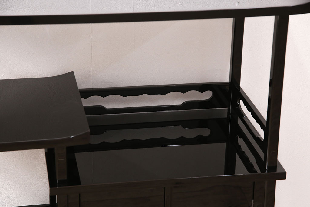 中古　未使用　展示品　超美品!深く艶のある黒が美しい輪島塗りの飾り棚(茶棚)(R-050953)
