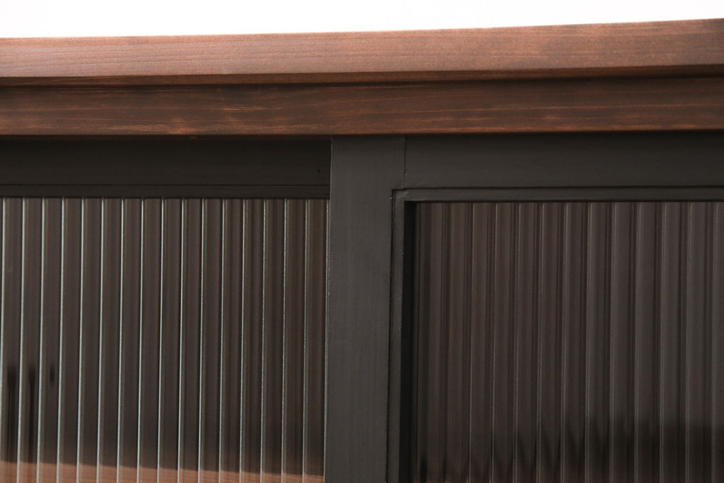 ラフジュ工房オリジナル　和製アンティーク　古建具リメイク　黒のペイントカラーがきりっとしたかっこ良さを演出する収納棚(戸棚、キャビネット)(R-051077)
