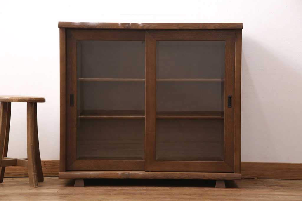 中古　美品　カリモク家具(karimoku)　分厚い天板が存在感を放つ和風の戸棚(収納棚、キャビネット、サイドボード)(R-051078)