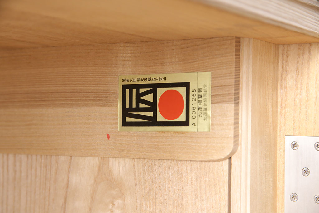 中古　在銘　総桐　かくし付き　上品な佇まいの加茂総桐箪笥(胴丸)(総桐たんす、和タンス、衣装箪笥、着物箪笥)(定価約140万円)(R-051088)