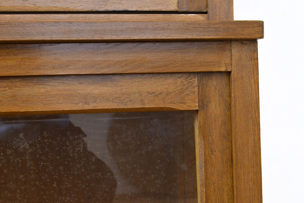 和製アンティーク　前面ナラ材　深みのある色合いが魅力のレトロなガラス戸棚(収納棚、キャビネット、食器棚)(R-051116)