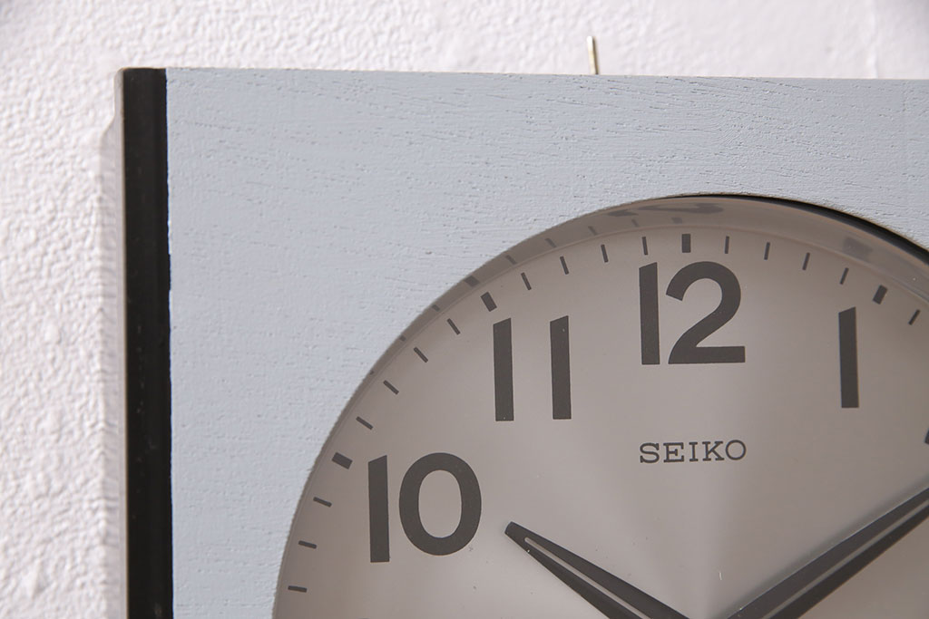 アンティーク雑貨　昭和レトロ　ペイント　ゼンマイ式　ミッドセンチュリーな雰囲気を醸しだす柱時計(振り子時計、掛け時計)(R-051127)