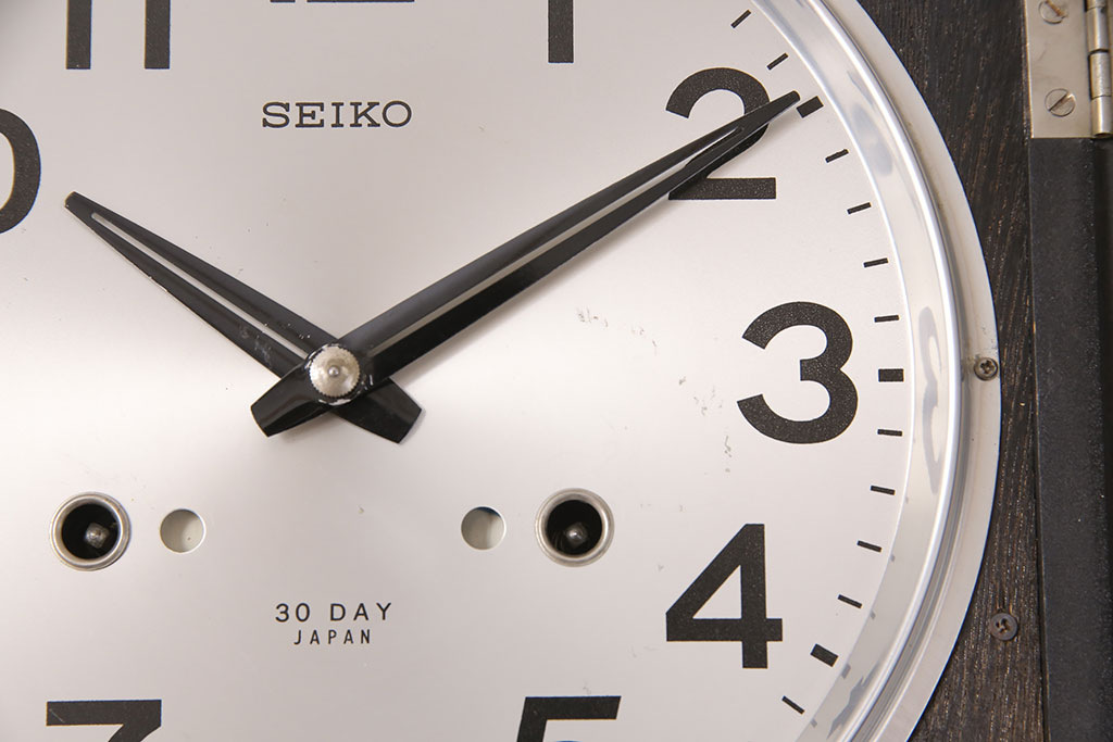 アンティーク雑貨　昭和レトロ　ペイント　ゼンマイ式　ミッドセンチュリーな雰囲気を醸しだす柱時計(振り子時計、掛け時計)(R-051127)
