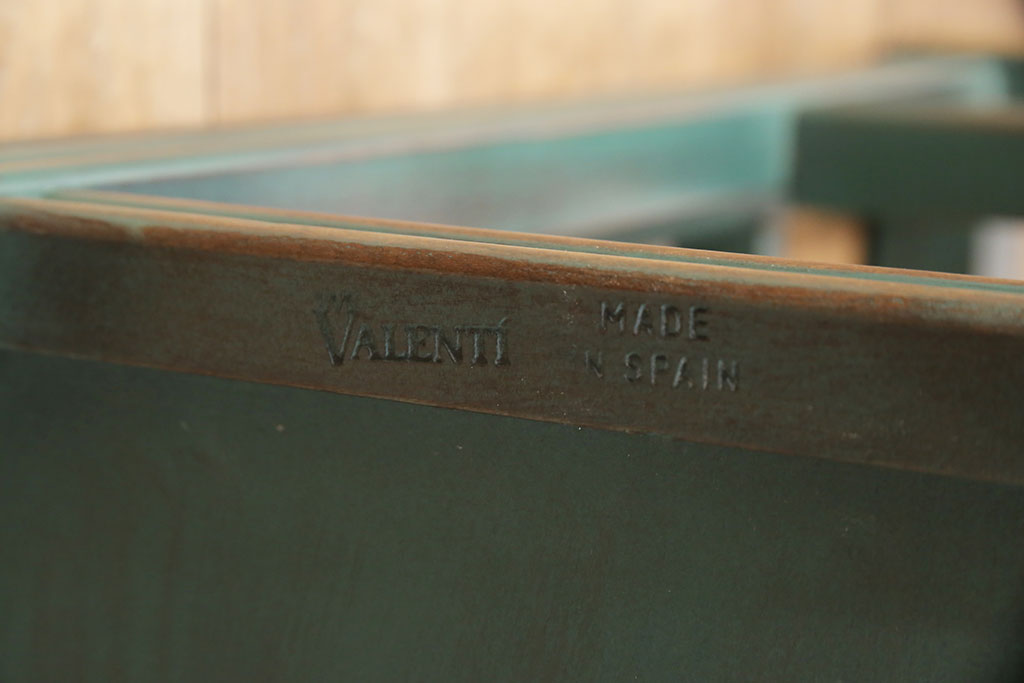 中古　バロッサバレンティ(VARO,S.A. VALENTI)　アルタミラ　グリーンとゴールドの組み合わせが高級感を醸し出すコンソールテーブル(ガラステーブル、ナイトテーブル、飾り棚、陳列棚、店舗什器)(定価約26万円)(R-051131)