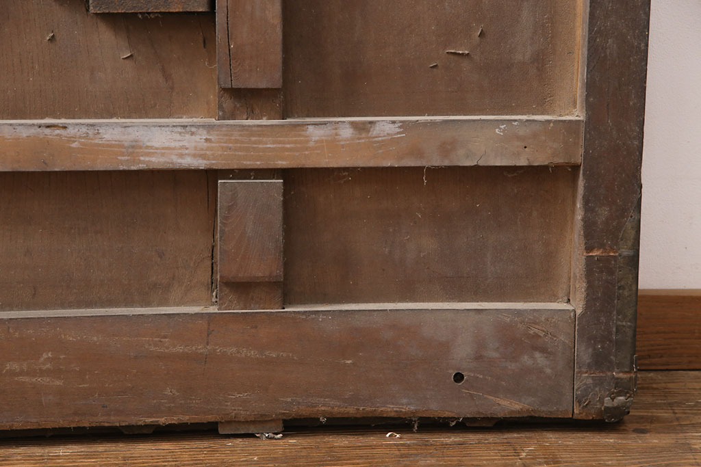 アンティーク建具　総ケヤキ材　細身のサイズが嬉しい!巾着金具がアクセントの格子蔵戸1枚(格子戸、建具、玄関戸、引き戸)(R-051156)