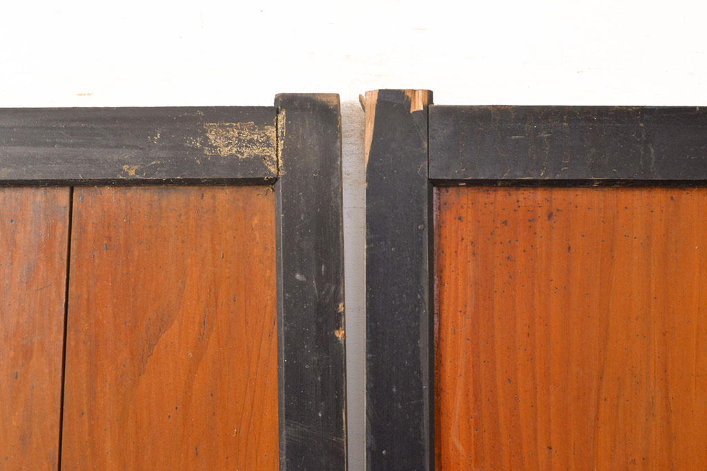 アンティーク建具　明治大正期　赤みがかった茶色と黒のコントラストがおしゃれな格子帯戸3枚セット(引き戸)(R-051167)
