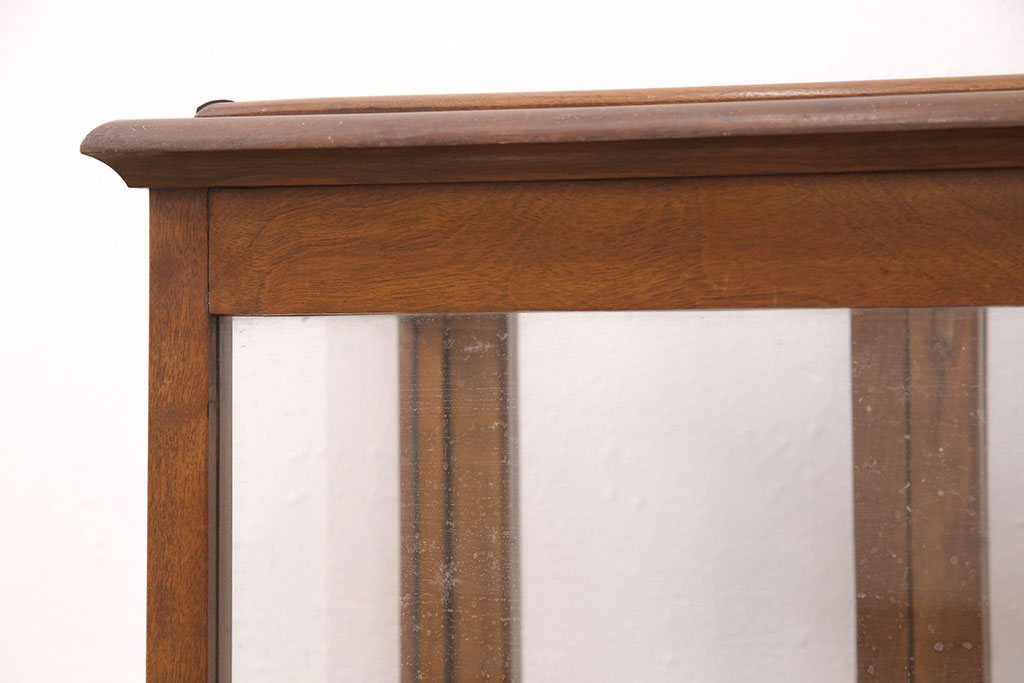 アンティーク家具　カバ材　扉がおしゃれな雰囲気を高める卓上ガラスケース(ショーケース、陳列棚、飾り棚)(R-051213)