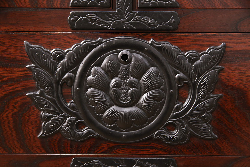 中古　美品　岩谷堂箪笥　迫力のある杢目と金具が存在感を放つ整理箪笥(衣装箪笥、引き出し、チェスト)(R-051214)