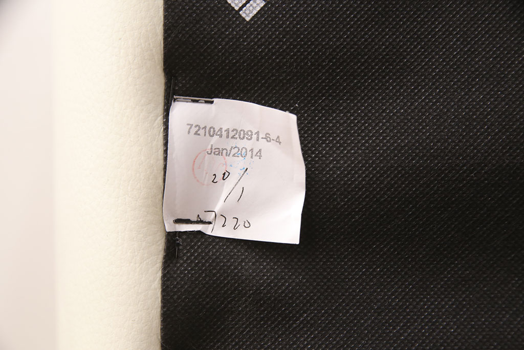中古　美品　IDC大塚家具　本革L/S　コンフォート　高級感漂うホワイトカラーが目を引くソファセット(定価約58万円)(3人掛け、4人掛け)(R-051225)