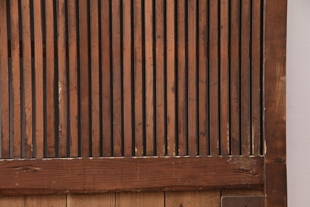 アンティーク建具　明治大正期　総ケヤキ材　腰板の金具が重厚感を高める富山蔵戸(玄関戸、玄関ドア、引き戸)(R-051229)
