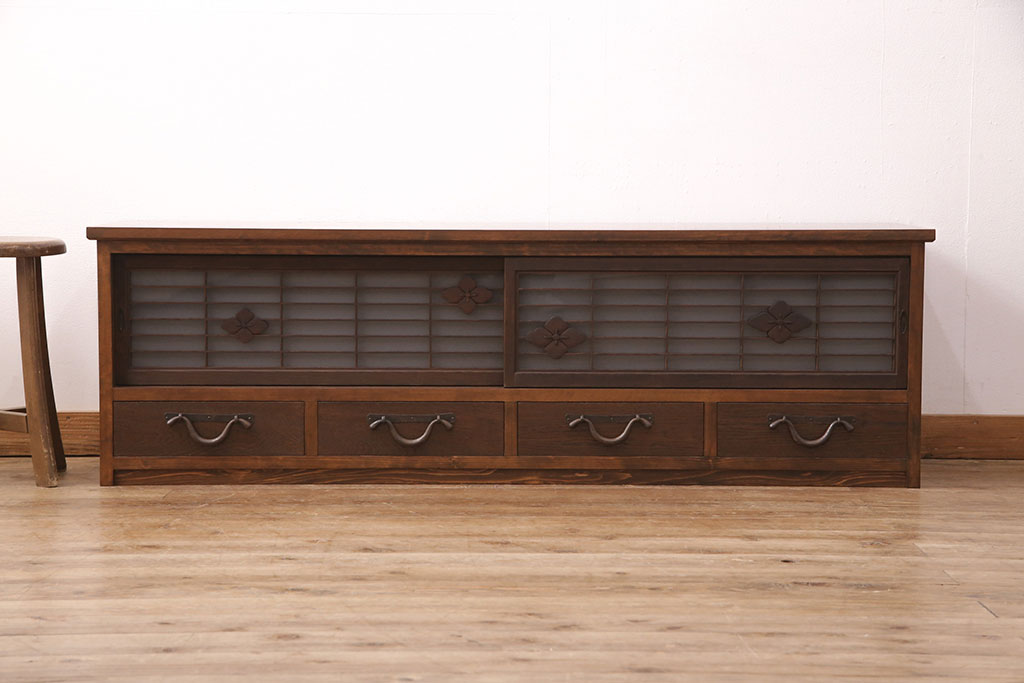 ラフジュ工房オリジナル　古建具リメイク　格子の彫刻が可愛らしいテレビ台(テレビボード、ローボード、リビングボード、収納棚)(R-051238)
