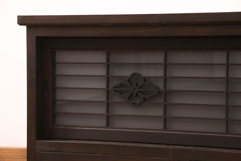 ラフジュ工房オリジナル　古建具リメイク　格子の彫刻が可愛らしいアクセントになっているテレビ台(テレビボード、ローボード、リビングボード、収納棚)(R-051241)