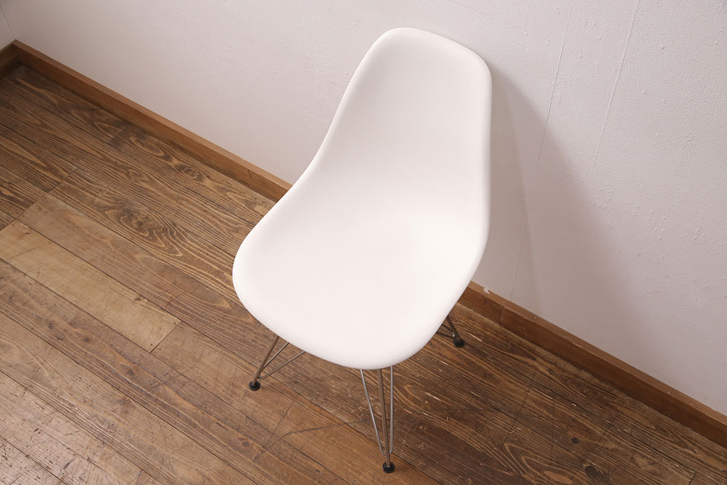 中古　Hermanmiller(ハーマンミラー社)　イームズ　ワイヤーベース　スタイリッシュなデザインが魅力!おしゃれなインテリアとして活躍するシェルチェア(サイドチェア、椅子)(R-051248)