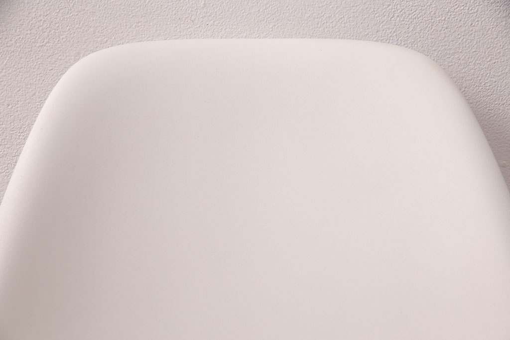 中古　Hermanmiller(ハーマンミラー社)　イームズ　ワイヤーベース　スタイリッシュなデザインが魅力!おしゃれなインテリアとして活躍するシェルチェア(サイドチェア、椅子)(R-051248)