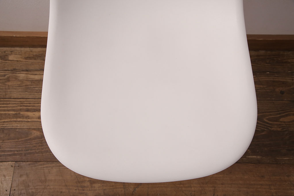 中古　Hermanmiller(ハーマンミラー社)　イームズ　ワイヤーベース　スタイリッシュなデザインが魅力!おしゃれなインテリアとして活躍するシェルチェア(サイドチェア、椅子)(R-051248)