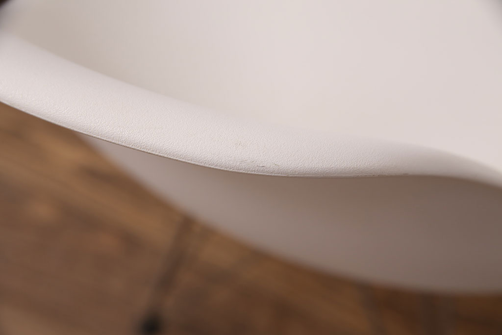 中古　Hermanmiller(ハーマンミラー社)　イームズ　ワイヤーベース　スタイリッシュなデザインが魅力!おしゃれなインテリアとして活躍するシェルチェア(サイドチェア、椅子)(R-051248)